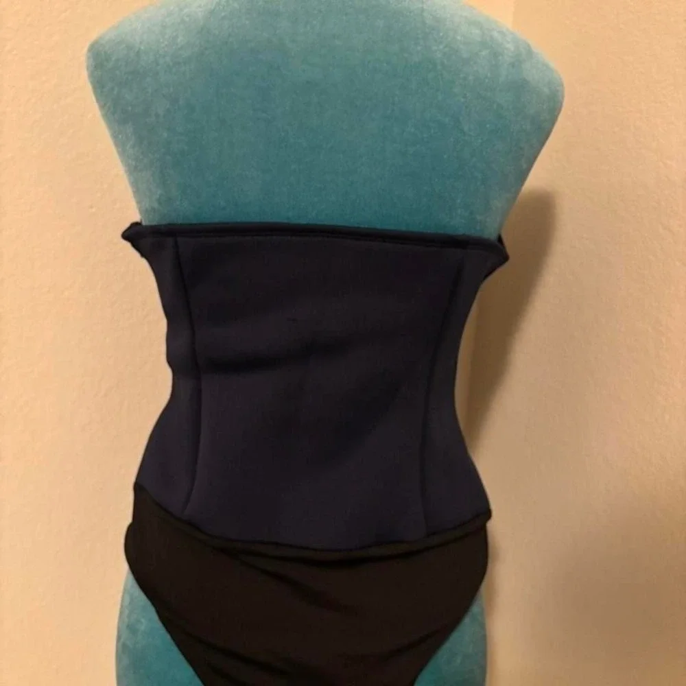 Black strapless tube top with zipper back‎